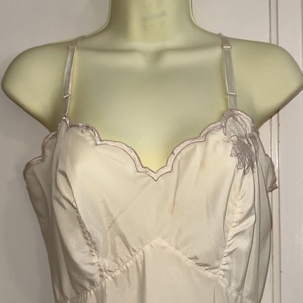 Vintage‎ Corhan Noumair off white/cream nylon full slip with floral embroidery - Picture 2 of 9